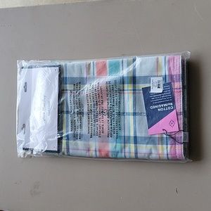Nwt Vera Bradley table runner
